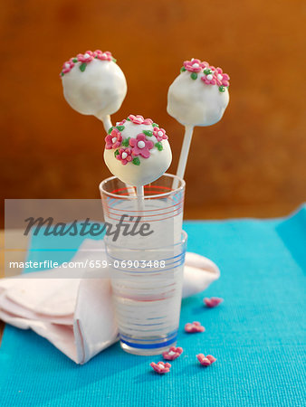 White cake pops with sugar flowers