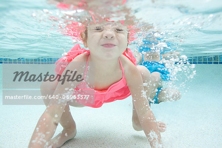 USA, Utah, Orem, Girls (2-3, 4-5) swimming in pool