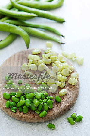 Broad beans with pods and empty skins