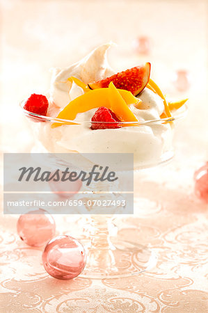 Vanilla mousse with fruits (Christmassy)