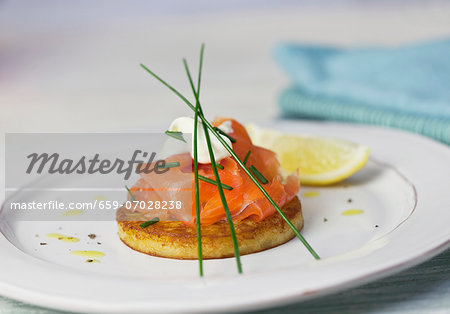 Blini with smoked salmon, sour cream and chives