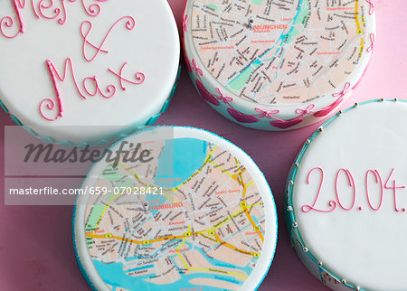 Wedding cakes topped with city maps of Munich and Hamburg