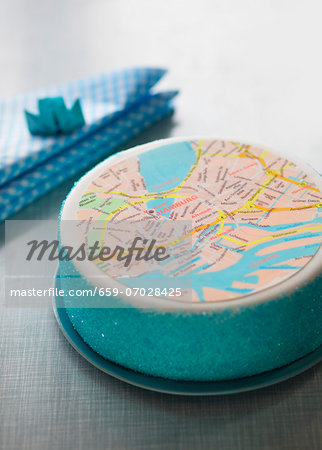 A layer cake featuring a map of Hamburg