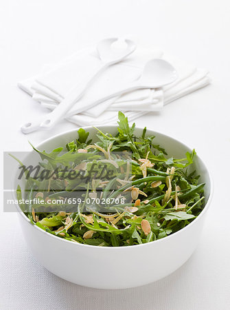 Green beans with rocket and sliced almonds