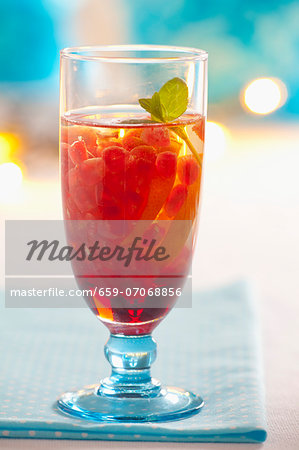 Pomegranate iced tea with lemon and mint