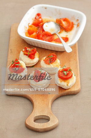 Puff pastry tartlets with cherry tomatoes