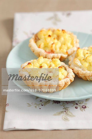 Puff pastry tartlets with camembert and potato mash