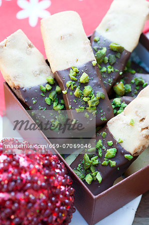 Crunchy bars with chocolate coating and pistachios