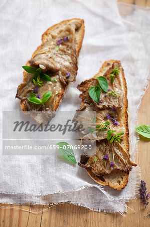 Open sandwich with grilled oyster mushrooms, thyme and oregano Open sandwich with grilled oyster mushrooms, thyme and oregano