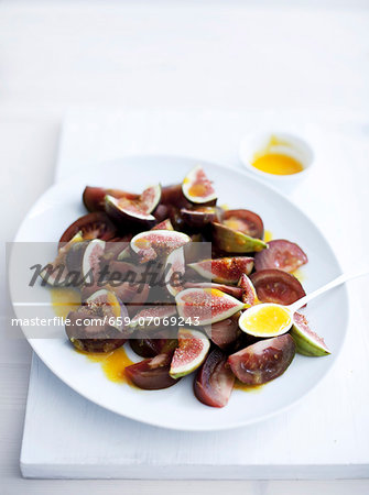 Tomato salad with figs and orange dressing