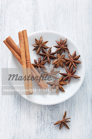 Star anise and cinnamon sticks on a plate