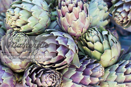 Lots of artichokes Lots of artichokes