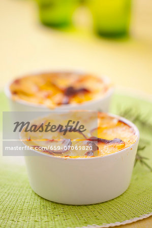 Potato gratin in ramekins Potato gratin in ramekins