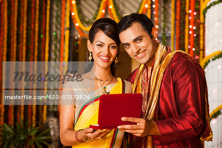 Man gifting jewelry to his wife on Diwali