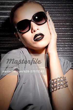 Young woman with lipstick and sunglasses