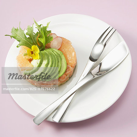 Salmon tartare with avocado and grapefruit