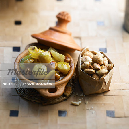 Jerusalem artichoke and almond Tajine
