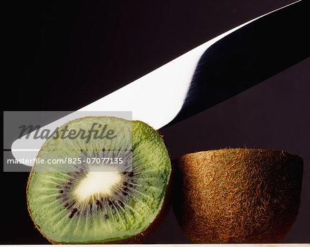 Slicing a kiwi