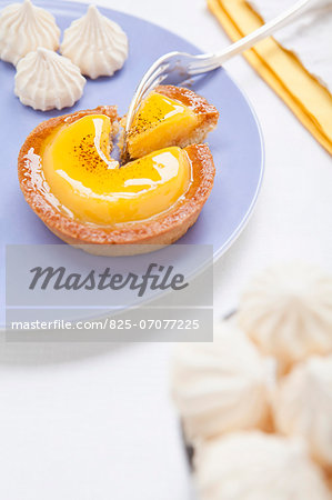 Lemon curd tartlet and mini meringues