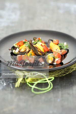 Mussels with tomatoes an basil
