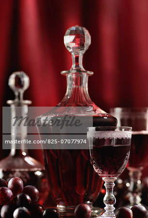 Crystal decanter and glasses of red wine