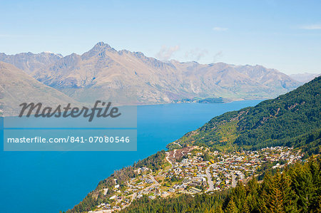 Queenstown, Lake Wakatipu and the Remarkables Mountains, Otago, South Island, New Zealand, Pacific