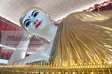 The 70m long Chaukhtatgyi Reclining Buddha at Chaukhtatgyi Paya, Yangon (Rangoon), Myanmar (Burma), Asia