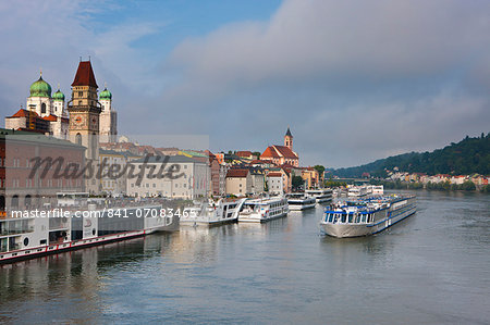 Cruise ship passing on the River Danube, Passau, Bavaria, Germany, Europe Cruise ship passing on the River Danube, Passau, Bavaria, Germany, Europe