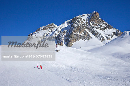 Le Serac blue piste, winter sun, Champagny, La Plagne, French Alps, France, Europe