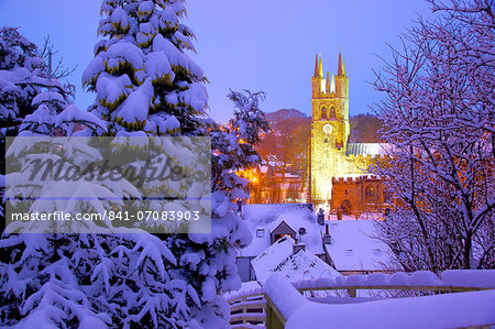 Cathedral of the Peak in snow, Tideswell, Peak District National Park, Derbyshire, England, United Kingdom, Europe