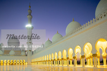 Sheikh Zayed Bin Sultan Al Nahyan Mosque at dusk, Abu Dhabi, United Arab Emirates, Middle East