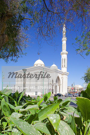 Mosque on Zayed Bin Sultan Street, Al Ain, Abu Dhabi, United Arab Emirates, Middle East