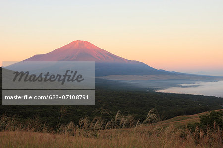 Mount Fuji and Lake Yamanaka, Yamanashi Prefecture Mount Fuji and Lake Yamanaka, Yamanashi Prefecture