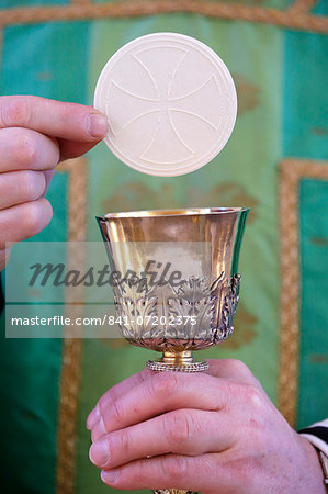 Celebration of the Eucharist, Catholic Mass, Villemomble, Seine-Saint-Denis, France, Europe