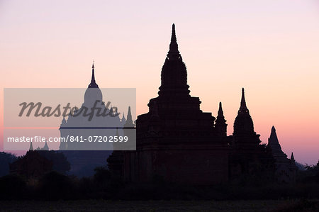 Sunrise over the Bagan temples dating from the 11th and 13th centuries, Bagan (Pagan), Central Myanmar, Myanmar (Burma), Asia