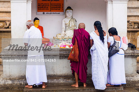 Buddhist people praying at Ruvanvelisaya Dagoba, Mahavihara (The Great Monastery), Anuradhapura, UNESCO World Heritage Site, Sri Lanka, Asia
