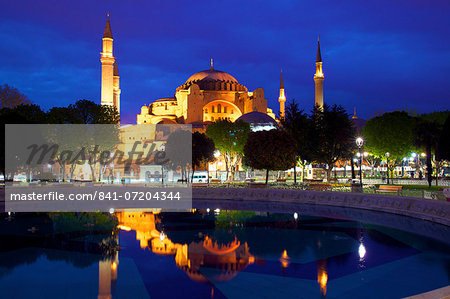 Hagia Sophia (Aya Sofya Mosque) (The Church of Holy Wisdom), UNESCO World Heritage Site, at sunrise, Istanbul, Turkey Hagia Sophia (Aya Sofya Mosque) (The Church of Holy Wisdom), UNESCO World Heritage Site, at sunrise, Istanbul, Turkey