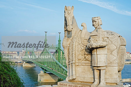 Statue of St. Stephen, above Independence Bridge, Banks of the Danube, UNESCO World Heritage Site, Budapest, Hungary, Europe