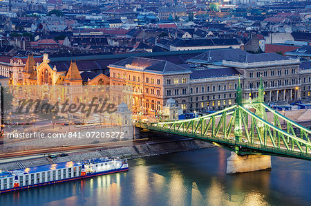 Great Market building, Independence Bridge, Banks of the Danube, UNESCO World Heritage Site, Budapest, Hungary, Europe