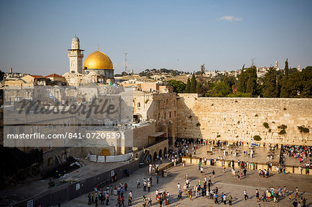 View over the Western Wall (Wailing Wall) and the Dome of the Rock mosque, UNESCO World Heritage Site, Jerusalem, Israel, Middle East