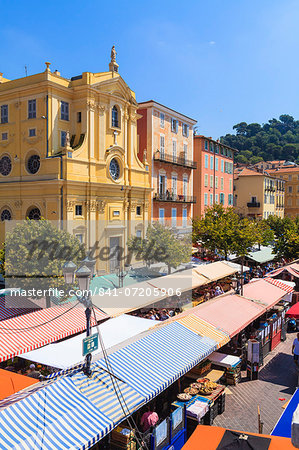 The morning fruit and vegetable market, Cours Saleya, Nice, Alpes Maritimes, Provence, Cote d'Azur, French Riviera, France, Europe