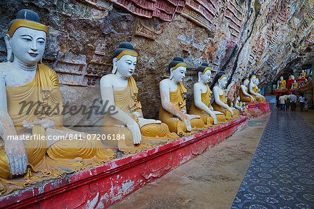 Statues of the Buddha at the Kawgun Buddhist Cave, near Hpa-An, Karen (Kayin) State, Myanmar (Burma), Asia