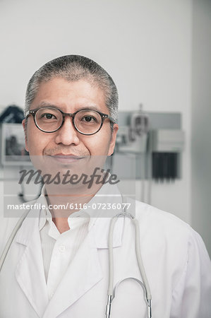 Portrait of smiling doctor wearing glasses