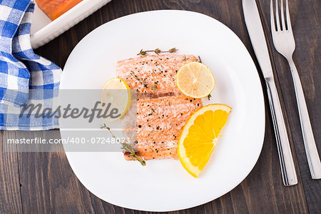 Delicious salmon fillet with citrus and thyme