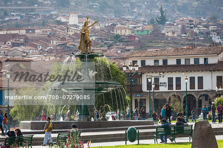 Water fountain and statue of Pachacuti, Plaza de Armas, Cusco, Peru Water fountain and statue of Pachacuti, Plaza de Armas, Cusco, Peru