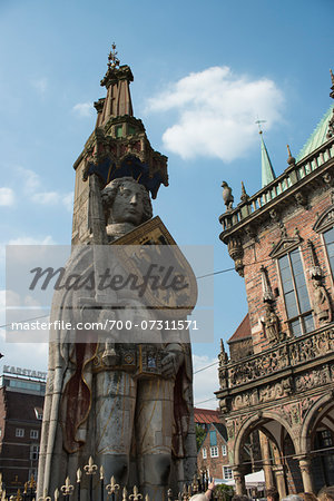 Gigantic statue in stone portraying the Paladin, Roland, the symbol of freedom, justice, independence; sculpture declared a UNESCO World Heritage Site, in the background the town hall, Marketplace, Bremen, Germany, Europe.