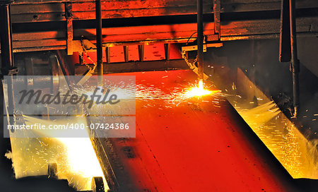 Gas cutting of the hot metal in the plant