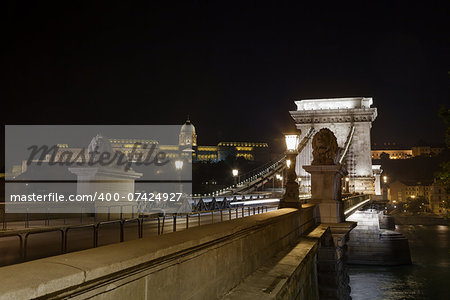 Chain Bridge in Budapest at night