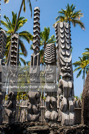 Wooden statues in the Puuhonua o Honaunau National Historical Park, Big Island, Hawaii, United States of America, Pacific