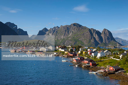 The picturesque fishing village of Reine, Moskenesoy, Lofoten, Nordland, Norway, Scandinavia, Europe